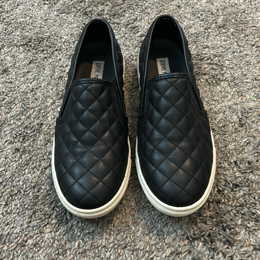 Steve Madden Slip‎ on tennis shoes